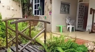 Casa com lago ornamental, forno de pizza e 264m² de puro charme