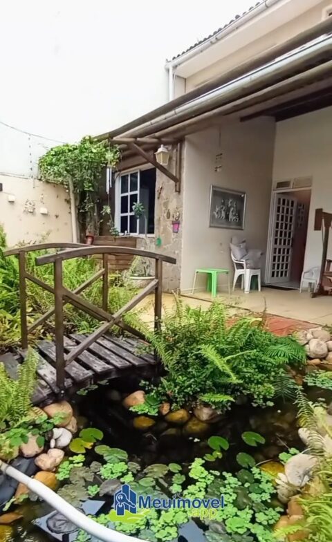 Casa com lago ornamental, forno de pizza e 264m² de puro charme