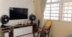Casa com lago ornamental, forno de pizza e 264m² de puro charme