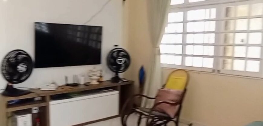 Casa com lago ornamental, forno de pizza e 264m² de puro charme