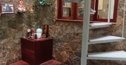 Casa com lago ornamental, forno de pizza e 264m² de puro charme