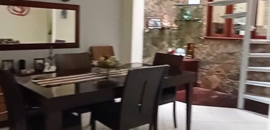 Casa com lago ornamental, forno de pizza e 264m² de puro charme