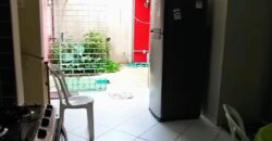 Casa com lago ornamental, forno de pizza e 264m² de puro charme