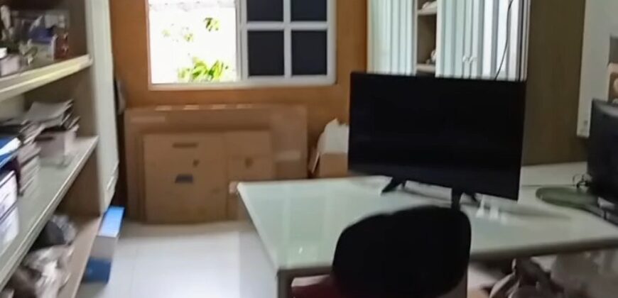 Casa com lago ornamental, forno de pizza e 264m² de puro charme