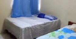 Casa com lago ornamental, forno de pizza e 264m² de puro charme