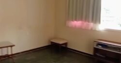 Casa com lago ornamental, forno de pizza e 264m² de puro charme